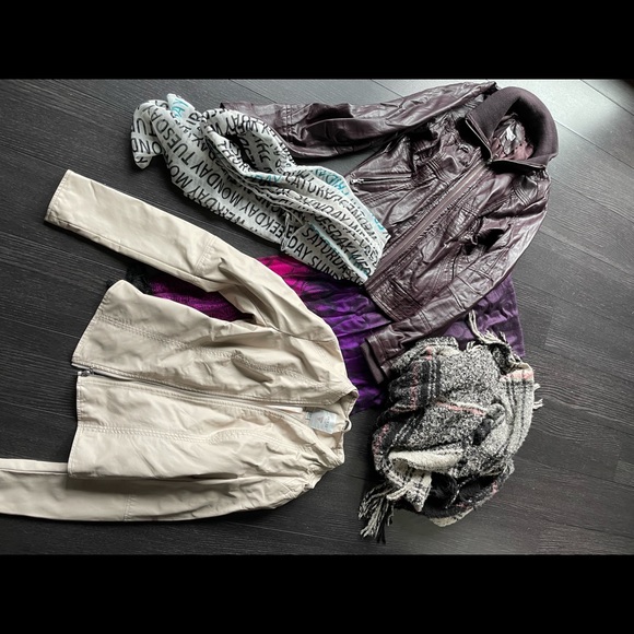Guess and Moto Bootlegger faux leather jackets XS 3 free scarves included! - Picture 12 of 15